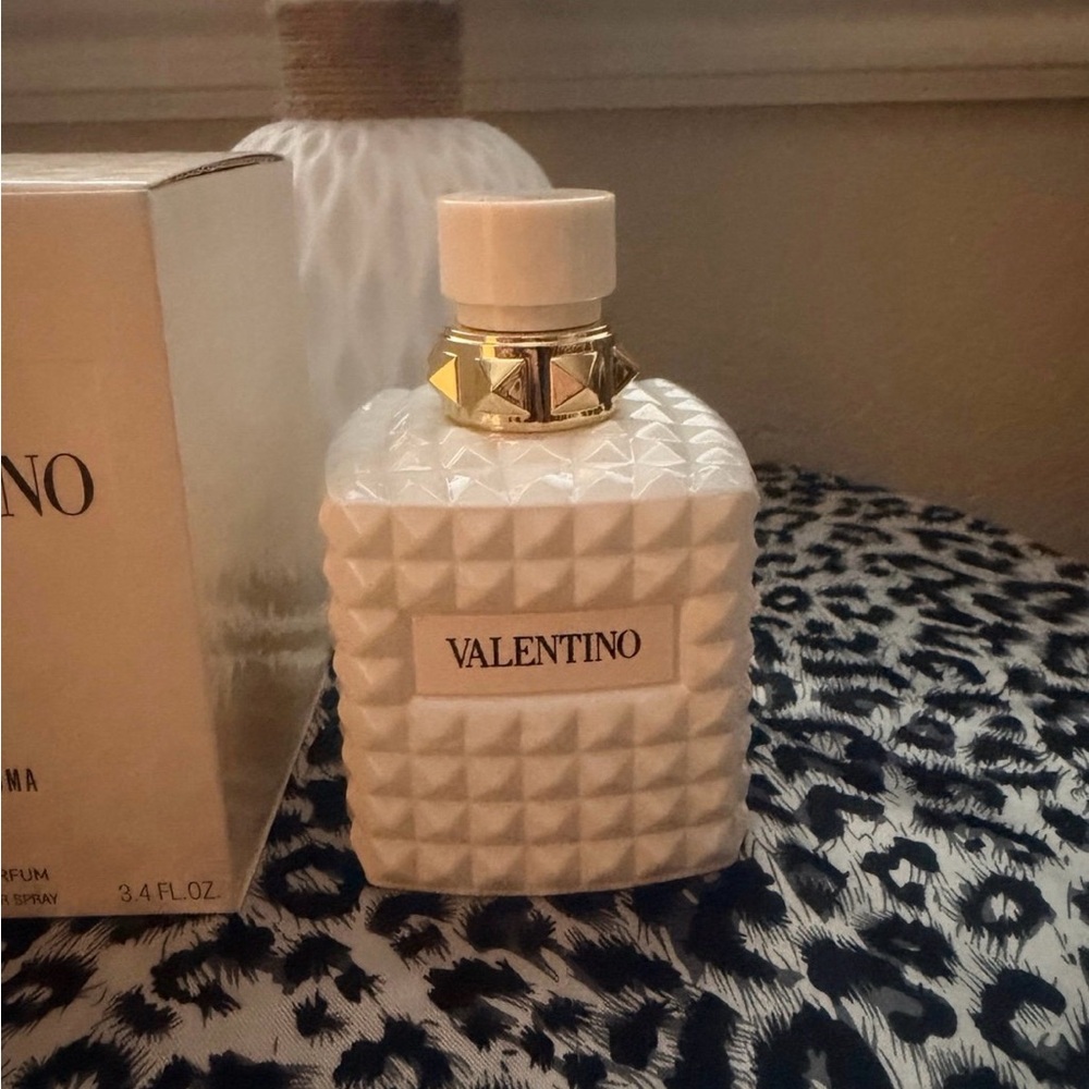 NEW Limited edition Valentino Donna Born In Roma Rendez-Vous Ivory Eau 3.4oz - Picture 2 of 8